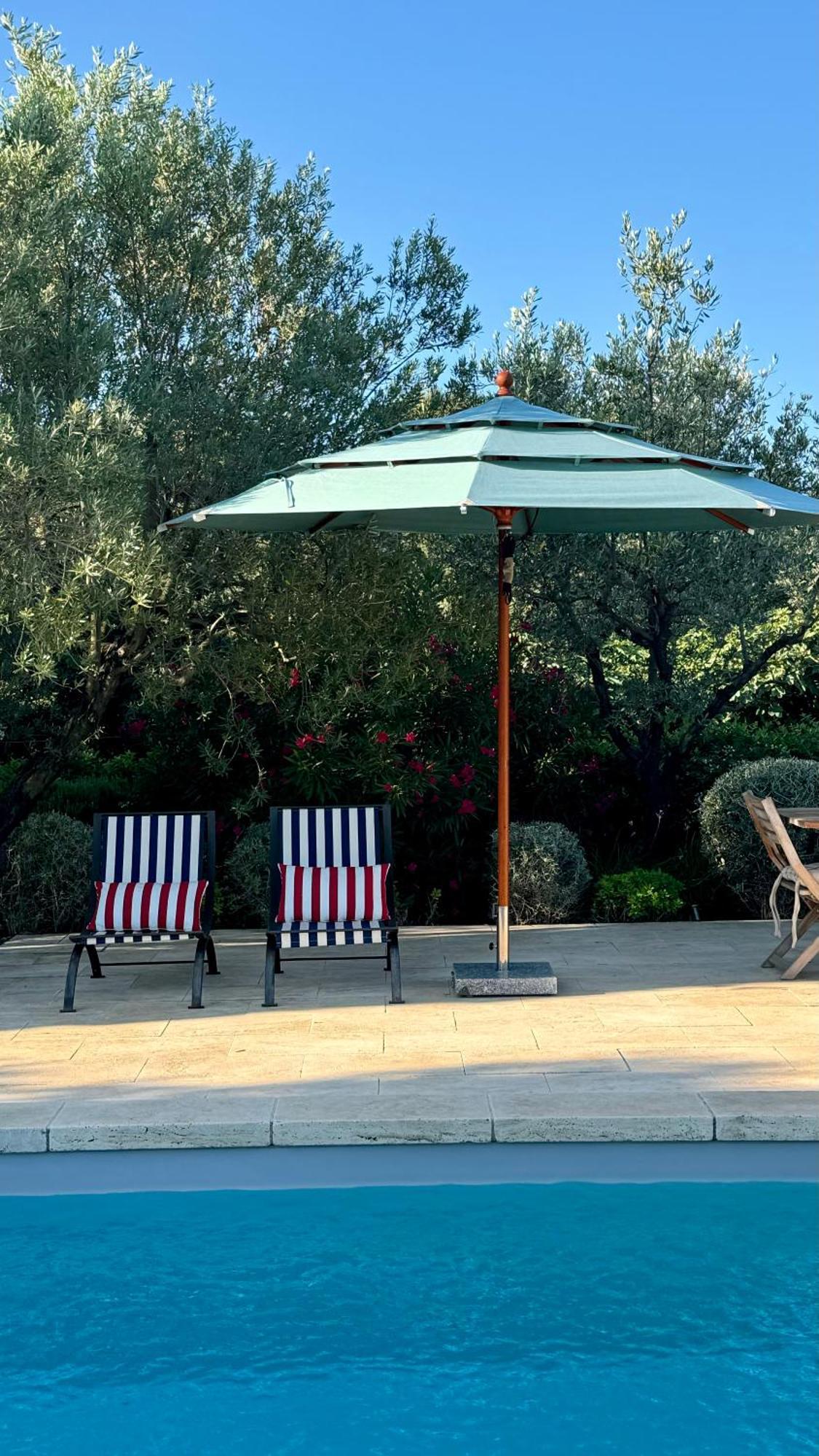 Les Jardins De Sitaara Panzió Cucuron Kültér fotó